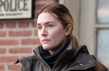 Η Κέιτ Γουίνσλετ ως Μερ Σίαν στην αστυνομική τηλεοπτική σειρά «Mare of Easttown»