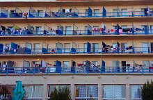 Tο ξενοδοχείο, που τέθηκε σε καραντίνα και φιλοξενούνται πρόσφυγες και μετανάστες στο Κρανίδι  