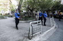 ΕΠΕΜΒΑΣΗ ΤΗΣ ΑΣΤΥΝΟΜΙΑΣ ΣΤΗΝ ΠΛΑΤΕΙΑ ΑΓΙΟΥ ΓΕΩΡΓΙΟΥ ΣΤΗΝ ΚΥΨΕΛΗ ΓΙΑ ΤΟΝ ΕΛΕΓΧΟ ΤΟΥ ΣΥΝΩΣΤΙΣΜΟΥ