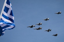 Μαχητικά αεροσκάφη στον ουρανό της Αθήνας - Πέταξαν πάνω από την Ακρόπολη