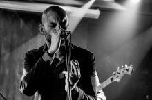 Ο τραγουδιστής των Dustbowl Πάνος Μπίρμπας 