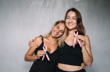 Αφιέρωμα Καρκίνος του Μαστού: 4 άνθρωποι μιλούν στην ATHENS VOICE για το βίωμά τους