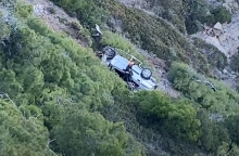 Αυτοκίνητο έπεσε σε γκρεμό στην Κερατέα