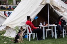 ΙΣΧΥΡΟΣ ΣΕΙΣΜΟΣ ΣΤΗΝ ΕΛΑΣΣΟΝΑ / ΚΟΣΜΟΣ ΣΤΟ ΓΗΠΕΔΟ ΤΟΥ ΔΑΜΑΣΙΟΥ