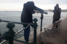 Θεσ/νικη: «Ψάρεψαν» ηλεκτρικά πατίνια στον Θερμαϊκό