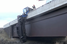 Δραματική διάσωση ζευγαριού. Το ΙΧ τους κρεμόταν από 30 μέτρα