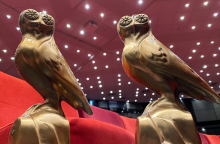 Tα δύο βραβεία είναι δημιουργίες του Οίκου ZOLOTAS, από τον γλύπτη Πάνο Προφήτη 