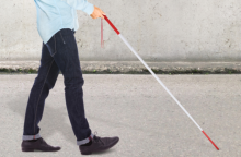 Ιταλία: Συνελήφθη ένας "τυφλός" που οδηγούσε και χάζευε τις βιτρίνες - Κατηγορείται και για άλλες απάτες	