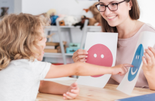 Σωματείο ΕΛΙΖΑ: Πώς το σχολείο μπορεί να ενθαρρύνει τα παιδιά-θύματα κακοποίησης να μιλήσουν και να αναζητήσουν βοήθεια;