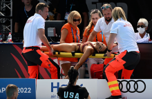 Η στιγμή που η Αμερικανίδα αθλήτρια μεταφέρεται στο νοσοκομείο