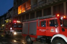 Φωτιά τώρα σε εγκαταλελειμμένο κτήριο στο κέντρο της Αθήνας