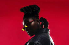 Γιατί η βρετανίδα ράπερ Little Simz εντυπωσιάζει με το νέο της άλμπουμ «No Thank You» που κυκλοφόρησε τον Δεκέμβριο του 2022.