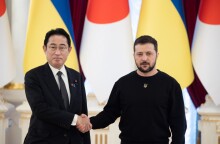 Φούμιο Κισίντα και Βολοντίμιρ Ζελένσκι