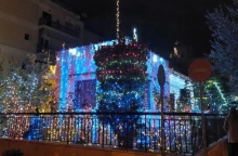 Χαλάνδρι: Viral ο χριστουγεννιάτικος στολισμός σπιτιού