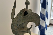 Xάλκινη κεφαλή του γρύπα από την Αρχαία Ολυμπία