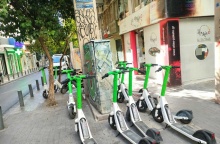 Πατίνια σε δρόμο της Αθήνας