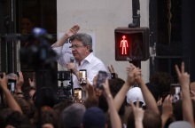 Ανάλυση ενός γαλλικού φαινομένου: το δίκιο και το άδικο του Ζαν-Λυκ Μελανσόν