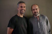 Ο Γιάννης Ευθυμιάδης μιλάει για τη θεατρική παράσταση «Αλκίνοος» που ανεβαίνει στη σκηνή Ω του Δημοτικού Θεάτρου Πειραιά τον Σεπτέμβριο και βασίζεται στο ομώνυμο ποίημα του