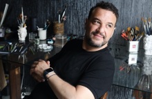 Ο ζωγράφος Ανδρέας Γεωργιάδης μιλάει για την εκθεσή του «Επέστρεφε - Αναφορά στον Κ.Π. Καβάφη» που παρουσιάζεται στη Γεννάδειο Βιβλιοθήκη και διαρκεί μέχρι τις 5 Αυγούστου