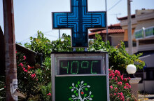 Ξεχύθηκαν στις παραλίες οι Αθηναίοι, καθώς ο καύσωνας επιμένει