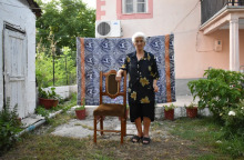 Nowstalgism: Σε ένα καφενείο της Καρδίτσας σύγχρονες φωτογραφίες σκηνοθετούνται σαν παλιές