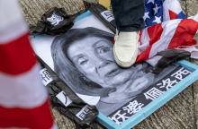 Διαδήλωση στην Κίνα κατά της Νάνσι Πελόζι και των ΗΠΑ 