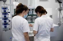 Νοσοκόμες σε μονάδα εντατικής θεραπείας