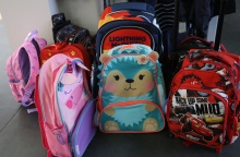 Παιδικός Σταθμός: Οι τσάντες των παιδιών παραταγμένες στον διάδρομο