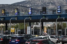 Έξοδος Δεκαπενταύγουστου 2022: Αυτοκίνητα παραταγμένα στα διόδια