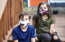 Παιδιά με μάσκα για τον κορωνοιό