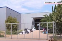 Η περίφραξη του χώρου εργασίας της 49χρονης που δέχθηκε επίθεση με καυστικό υγρό από τον 50χρονο πρώην σύζυγό της στη Μεσσήνη