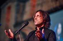 Ο Βασίλης Λέκκας μιλάει για τη σύνδεση, τη φιλία και τη συνεργασία του με τον Γιάννη Σπάθα, πριν την αφιερωματική συναυλία Standing Proud Forever, την Κυριακή 4 Σεπτεμβρίου, στο Ηρώδειο.