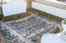 Cine Πολεμικό Μουσείο στην οδό Ριζάρη: Ο θερινός κινηματογράφος που άνοιξε το φετινό καλοκαίρι στην Αθήνα.