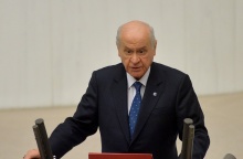 Ο Ντεβλέτ Μπαχτσελί στο βήμα ομιλίας