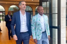 Στη Νέα Υόρκη ο Κώστας Μπακογιάννης - Η συνάντηση με τον Έρικ Άνταμς