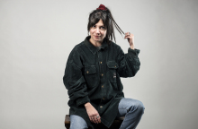 Dinara Records: Η Κωνσταντίνα Πανταζή, δημιουργός της δισκογραφικής ετικέτας που συνδέει τη Θεσσαλονίκη με τον πλανήτη του ανεξάρτητου ήχου, αφηγείται την ιστορία και τα μελλοντικά της βήματα. 