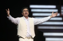 Γιάννης Μπέζος