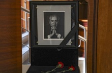 Φωτογραφία του Μιχαήλ Γκορμπατσόφ στο γραφείο του μετά την είδηση του θανάτου του