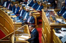Στιγμιότυπο από τη συζήτηση στη Βουλή για την υπόθεση παρακολουθήσεων