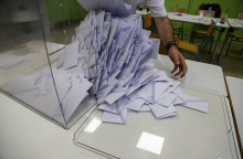 Κάλπη που αδειάζει και βγαίνουν τα κλειστά ψηφοδέλτια