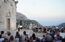 Η ΠτΔ, Κατερίνα Σακελλαροπούλου, στην Επισκοπή της Σικίνου