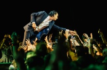Η εξομολόγηση του Nick Cave για την απώλεια των δυο γιων του, τη στάση του απέναντι στον θάνατο και τη φροντίδα των fans στην περιοδεία του