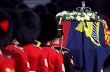 Βασίλισσα Ελισάβετ: Από τα ανάκτορα του Μπάκιγχαμ στο Αβαείο του Γουέστμινστερ