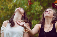 Δυο κορίτσια. 