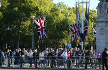 Βασίλισσα Ελισάβετ: Ουρές για το τελευταίο αντίο στην 96χρονη μονάρχη