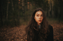 Ένα κορίτσι. 