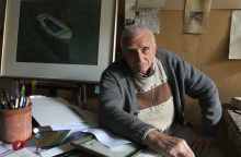 Ο ζωγράφος και ακαδημαικός Παναγιώτης Τέτσης στο εργαστήριο του στην Αθήνα