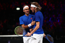 Laver Cup: Ο Στέφανος Τσιτσιπάς προπονήθηκε παρέα με τον Ρότζερ Φέντερερ ενόψει της συμμετοχής τους στο τουρνουά - Παρών στη συνάντηση και ο θρύλος της δεκαετίας του ’70, Μπιορν Μποργκ. 