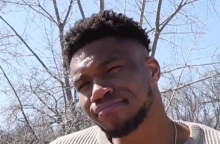 Ο Γιάννης Αντετοκούνμπο επέστρεψε με νέο ανέκδοτο - Η ανάρτησή του στο Instagram και η αναφορά στο νέο ντοκιμαντέρ που ετοιμάζει για το National Geographic. 