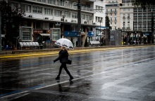 Κακοκαιρία αναμένεται να πλήξει αύριο Τετάρτη 21/9 πολλές περιοχές της χώρας, με τοπικές βροχές, σποραδικές καταιγίδες αλλά και αισθητή πτώση της θερμοκρασίας.